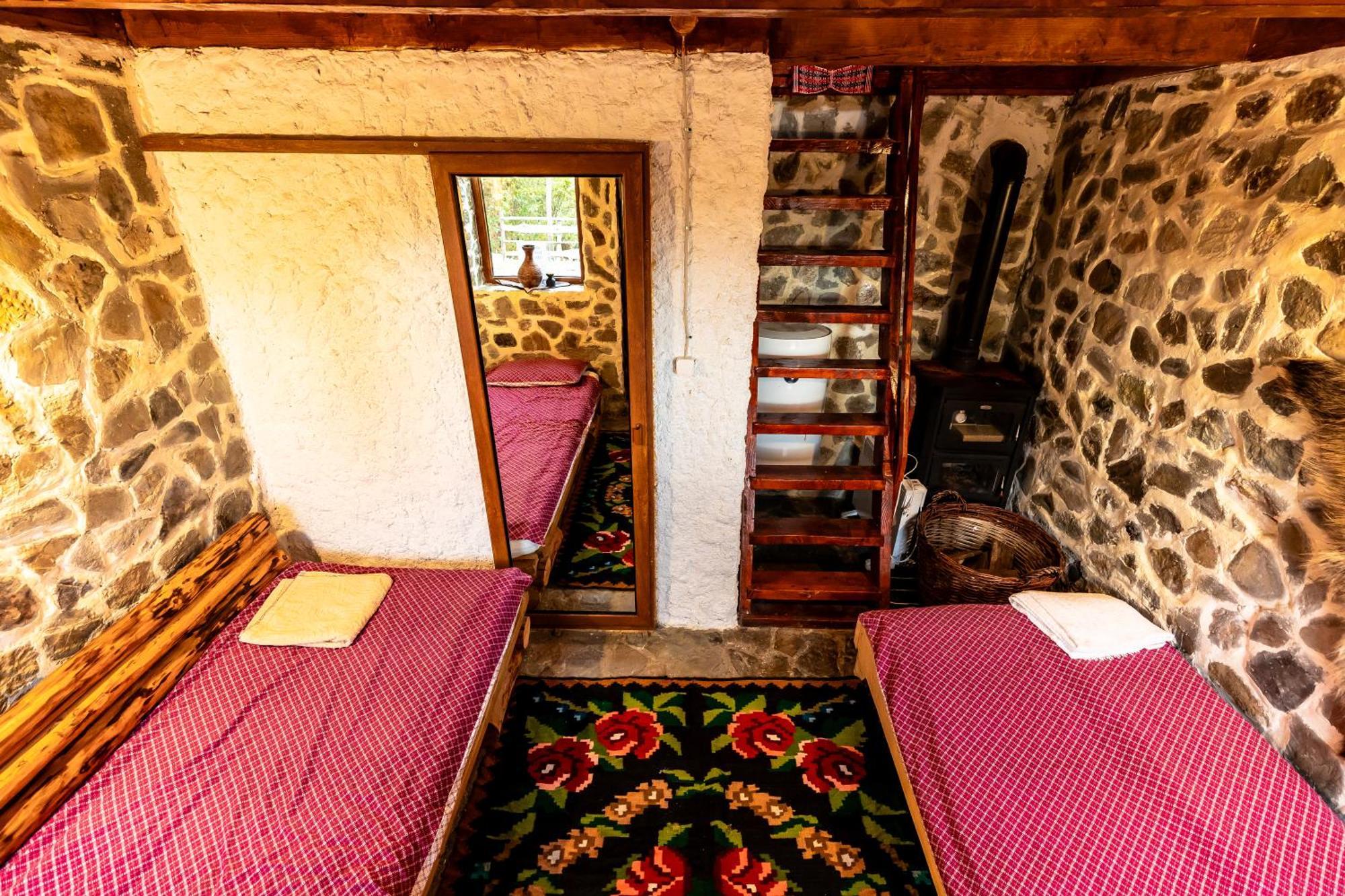 Catunu' Lui Emil Vila Carbunesti Exterior foto